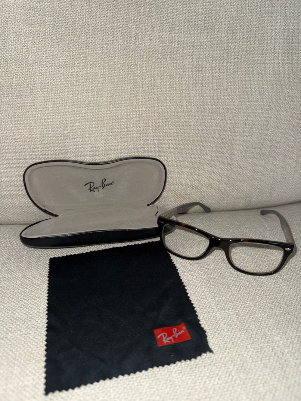 Ray-Ban Tortoiseshell Reading Eyeglasses with Black Ray-Ban Case &Cleaning Cloth